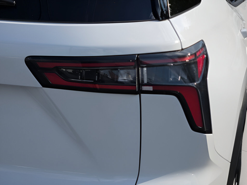 Certified 2025 Chevrolet Equinox LT FWD image 14