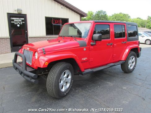 Used 2015 Jeep Wrangler Unlimited Sahara w/ Connectivity Group AWD/4WD image 3