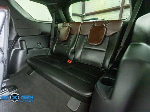Used 2020 Ford Explorer Platinum w/ Premium Technology Package AWD/4WD image 30