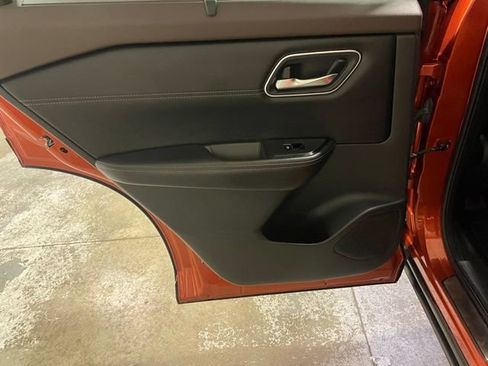 Used 2021 Nissan Rogue Platinum FWD image 25