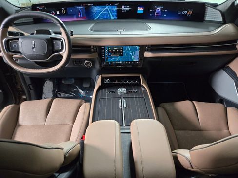 New 2026 Lincoln Navigator Black Label AWD/4WD image 16