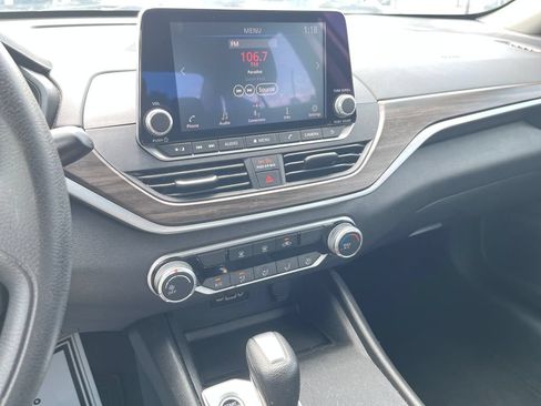 Used 2025 Nissan Altima 2.5 SV FWD image 17