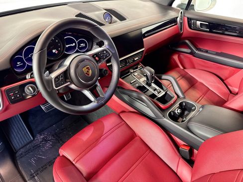 Used 2022 Porsche Cayenne S image 4