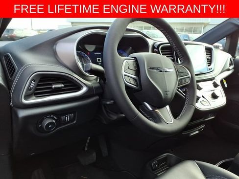 New 2026 Chrysler Pacifica Select FWD image 14