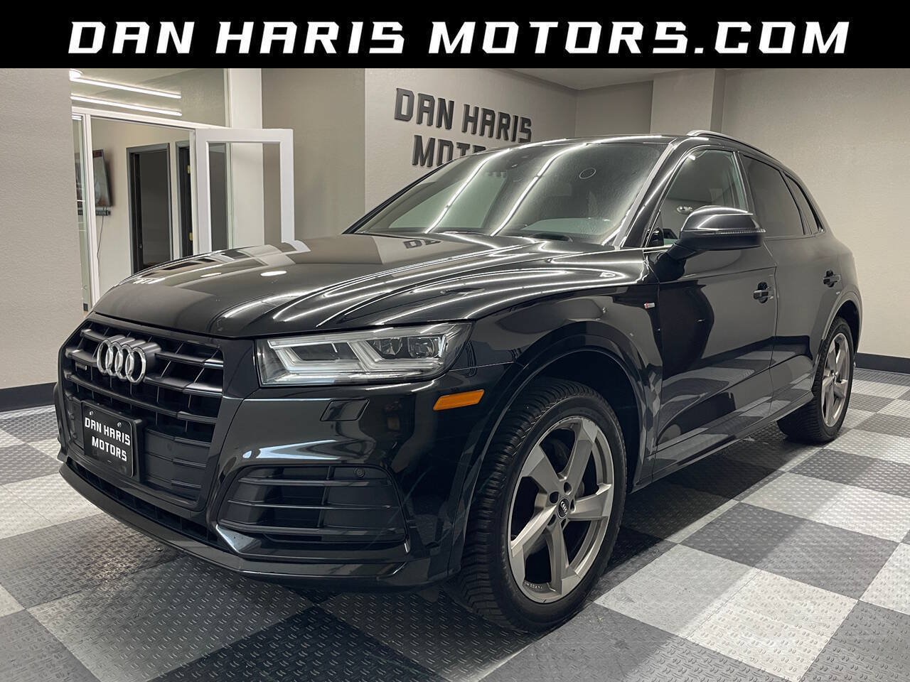 Used 2020 Audi Q5 2.0T Titanium Premium Plus w/ Premium Plus Package AWD/4WD image 1