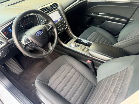 Used 2020 Ford Fusion SE image 40