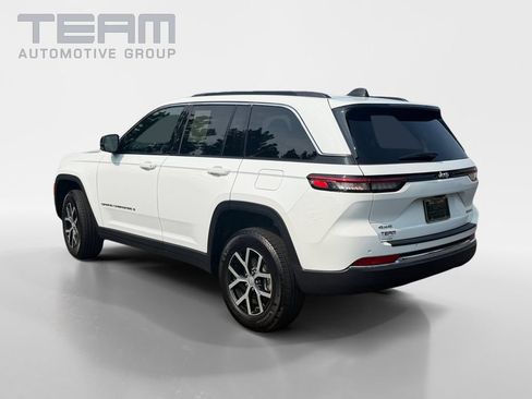Certified 2025 Jeep Grand Cherokee Limited w/ Trailer Tow Package AWD/4WD image 5