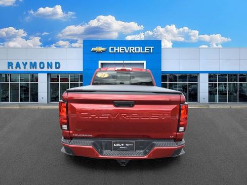 Used 2024 Chevrolet Colorado LT w/ LT Convenience Package II AWD/4WD image 4