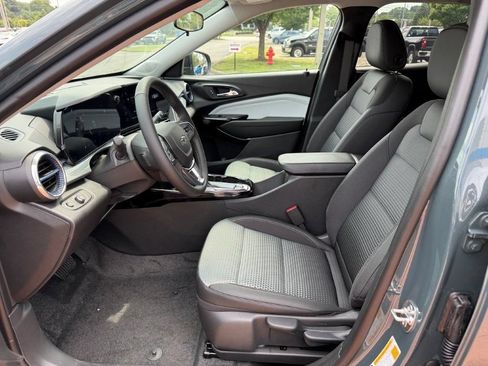 New 2026 Chevrolet Trax LT w/ LT Convenience Package FWD image 12