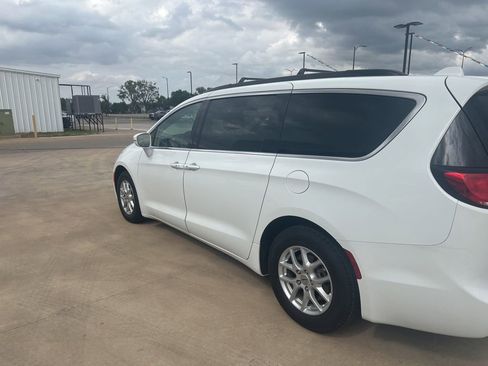 Used 2022 Chrysler Pacifica Touring-L FWD image 28