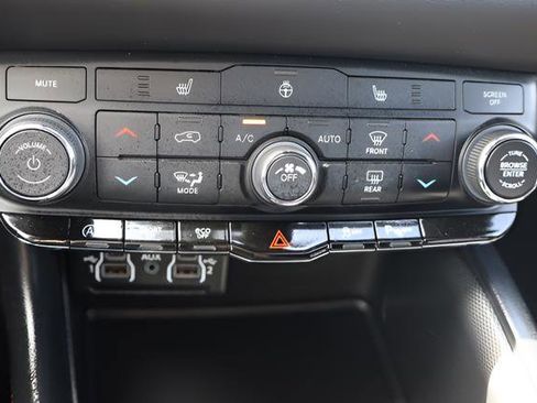 Used 2025 Dodge Durango GT AWD/4WD image 13