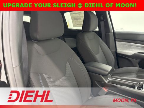 New 2025 Jeep Compass Sport image 13