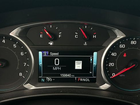Used 2018 Chevrolet Equinox Premier FWD image 26
