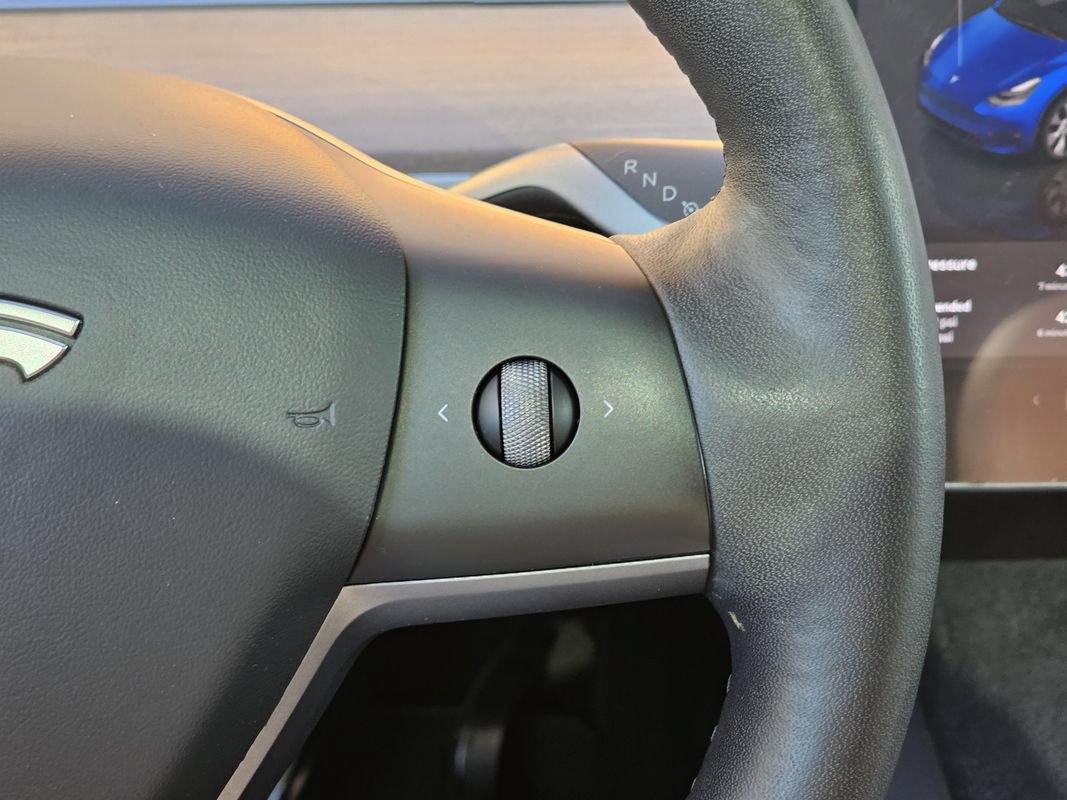 Used 2022 Tesla Model Y Long Range AWD/4WD image 26