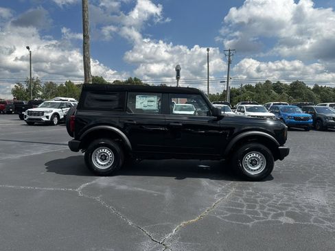 New 2025 Ford Bronco Base image 4