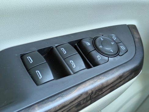 Used 2021 GMC Acadia Denali w/ Denali Technology Package image 16