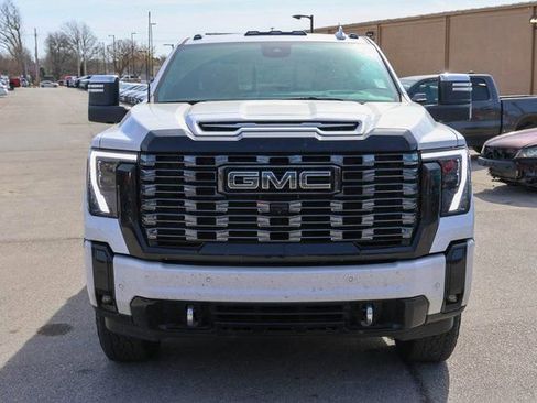 Used 2025 GMC Sierra 2500 Denali Ultimate image 2