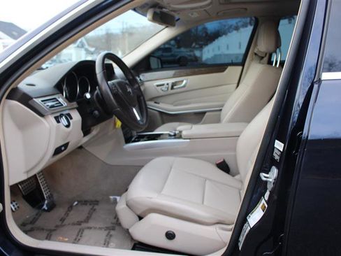 Used 2016 Mercedes-Benz E 350 4MATIC Sedan w/ Premium Package image 9