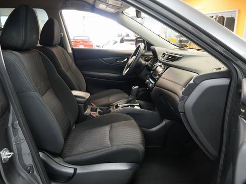 Used 2020 Nissan Rogue SV image 32