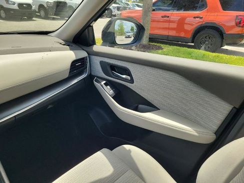 Certified 2023 Nissan Rogue SV FWD image 18