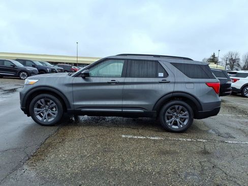 Used 2023 Ford Explorer XLT w/ Equipment Group 202A image 2