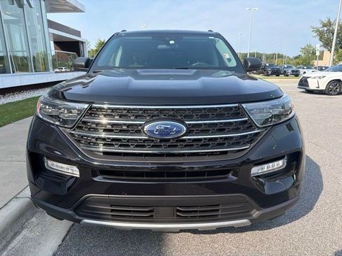 Used 2023 Ford Explorer XLT w/ Equipment Group 202A AWD/4WD image 9