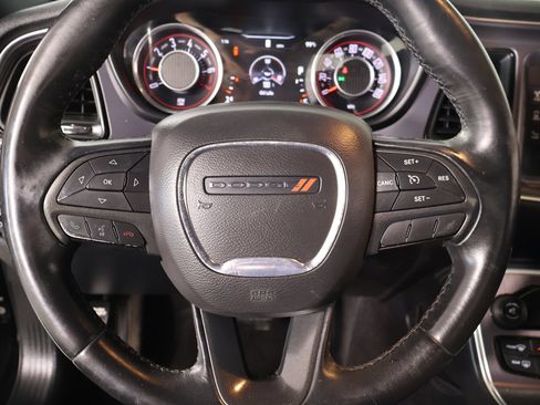 Used 2016 Dodge Challenger SXT RWD image 3