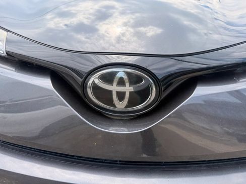 Used 2019 Toyota C-HR XLE FWD image 29