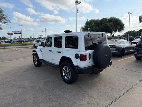Used 2019 Jeep Wrangler Unlimited Sahara image 10