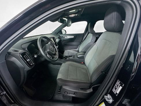 Used 2025 Volvo XC40 B5 Core AWD/4WD image 13