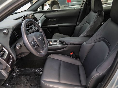 Used 2025 Lexus UX 300h FWD w/ Accessory Package (Z2) image 18