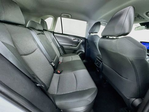 Used 2025 Toyota RAV4 XLE AWD/4WD image 32