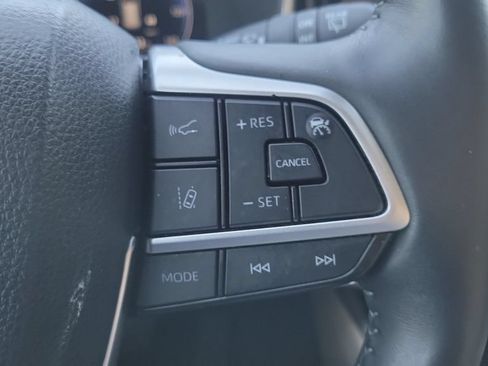 Used 2025 Toyota Highlander Limited FWD image 21
