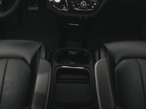 New 2027 Chrysler Pacifica Select AWD/4WD image 4