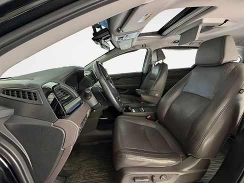 Used 2018 Honda Odyssey Elite image 12