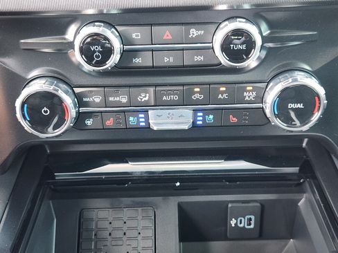 New 2026 Ford F250 Platinum w/ FX4 Off-Road Package AWD/4WD image 14