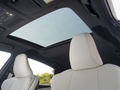 New 2026 Lexus ES 350e FWD image 18