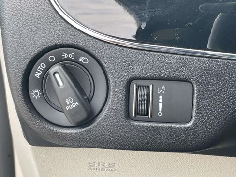 Used 2019 Dodge Grand Caravan SXT FWD image 18