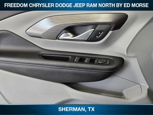 Used 2024 GMC Terrain SLE image 19