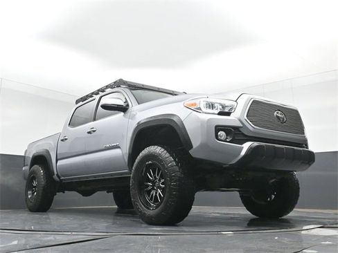 Used 2021 Toyota Tacoma TRD Off-Road image 40