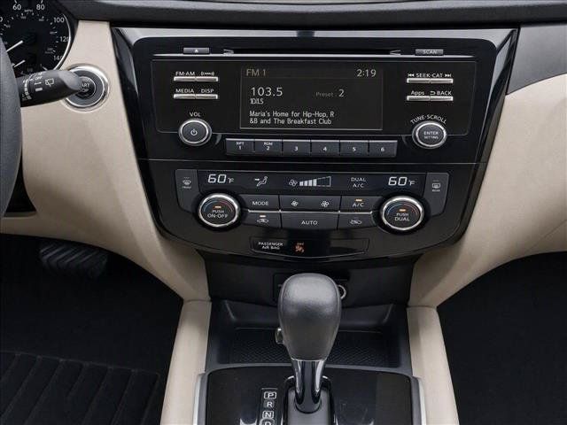 Used 2016 Nissan Rogue SV FWD image 14