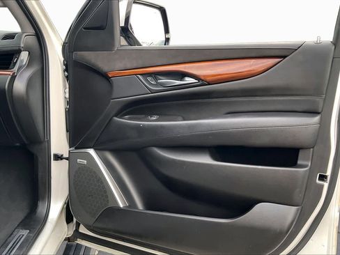 Used 2017 Cadillac Escalade Premium Luxury RWD image 21