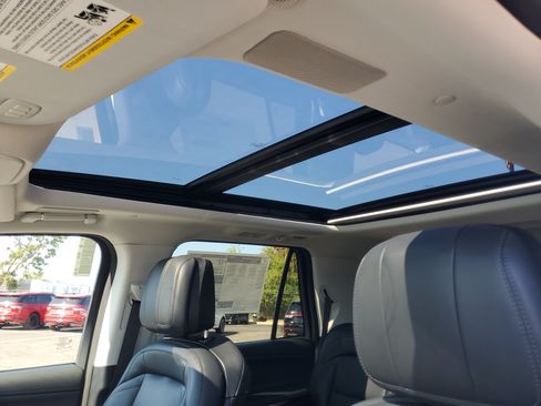 New 2027 Lincoln Navigator Reserve AWD/4WD image 11