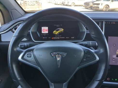 Used 2018 Tesla Model X 75D image 14