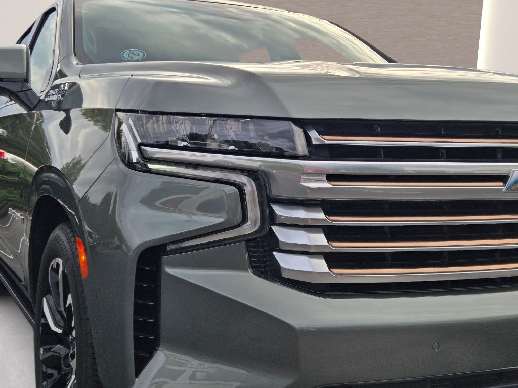 Used 2024 Chevrolet Suburban High Country w/ LPO, Illumination Package AWD/4WD image 2