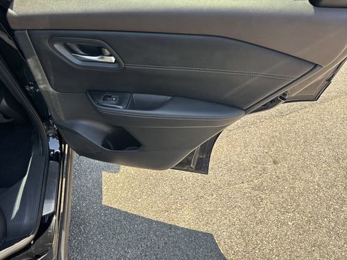 Used 2023 Nissan Rogue SL image 16