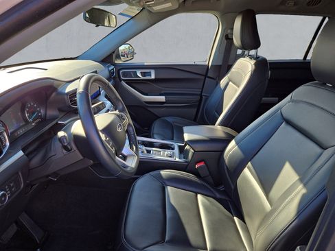 Certified 2022 Ford Explorer XLT w/ Equipment Group 202A image 11