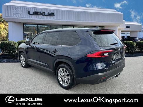 Used 2024 Toyota Grand Highlander AWD image 3