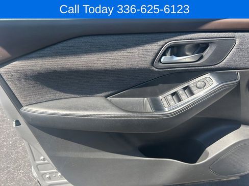 Used 2023 Nissan Rogue SV FWD image 16