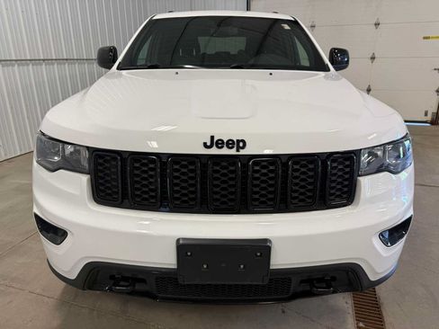 Certified 2019 Jeep Grand Cherokee Laredo AWD/4WD image 3